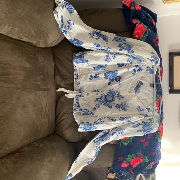 Wild Fable white blouse with blue flowers. NWT. Size XXL. Never worn. - Picture 4 of 6